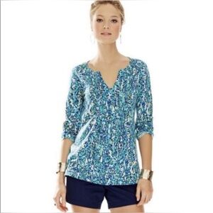 Lilly Pulitzer Braylon Pin-tuck Top Sea Blue Giraffe Print Preppy Resort Wear‎